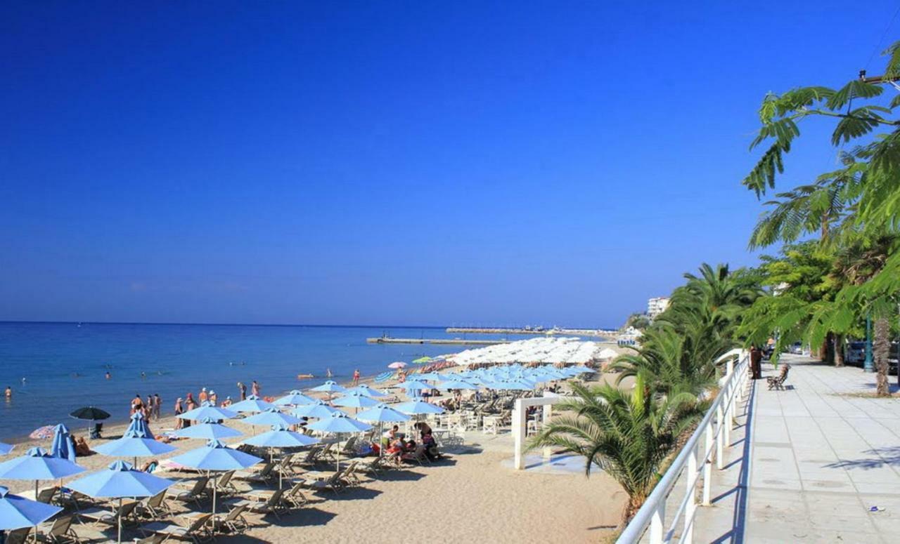 Sea Star Apartments Kallikratia Nea Kallikrateia Extérieur photo